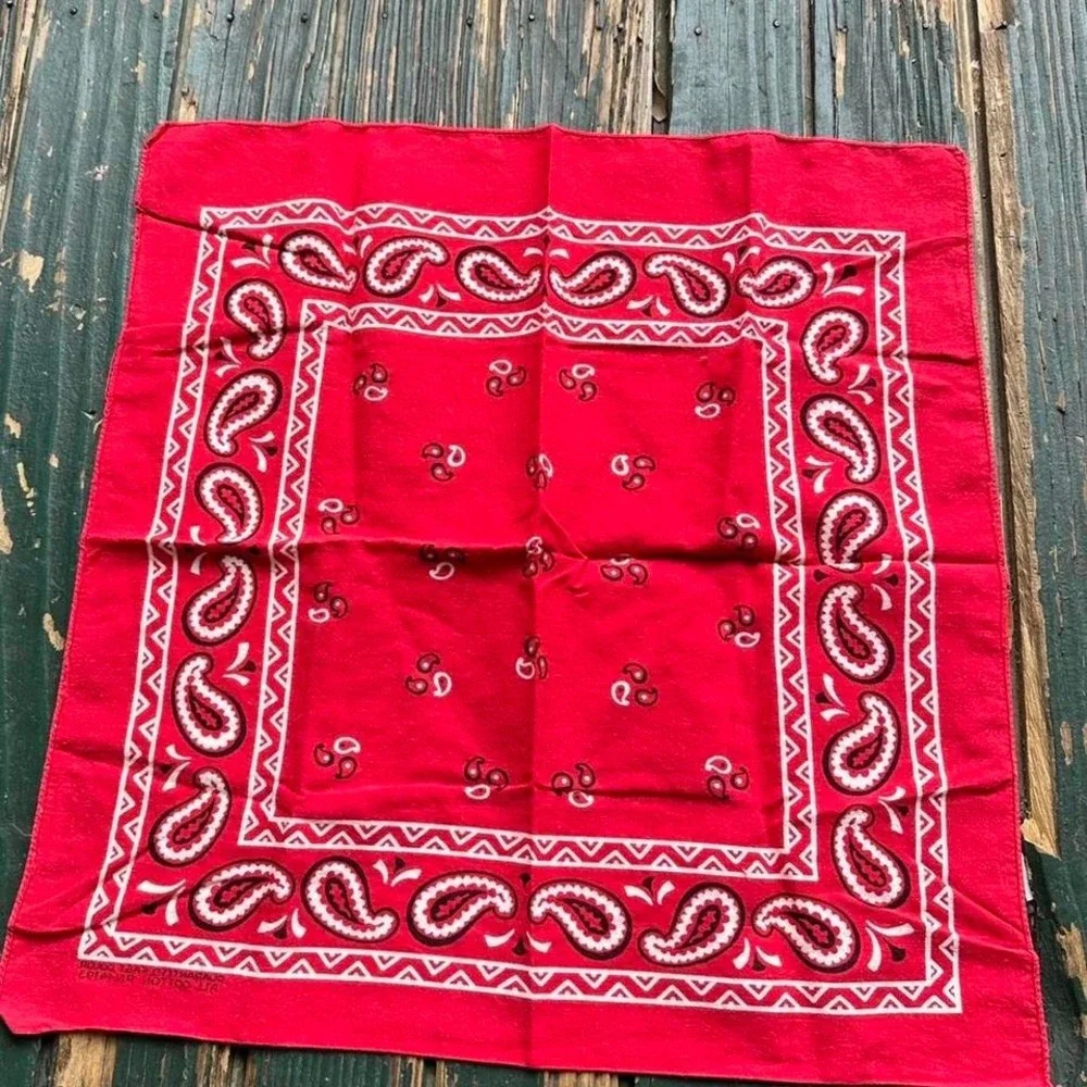 Red bandana scarf with‎ white paisley design